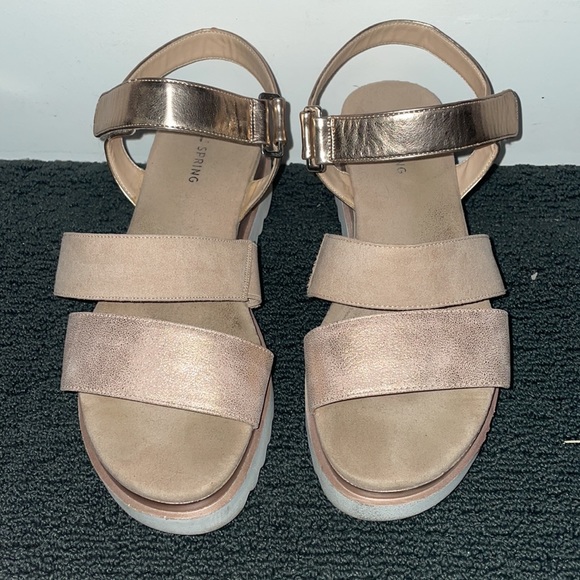 Gold Summer Sandles - Picture 4 of 7